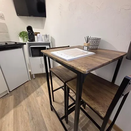 A Cote De La Gare Appartement Thiers Buitenkant foto