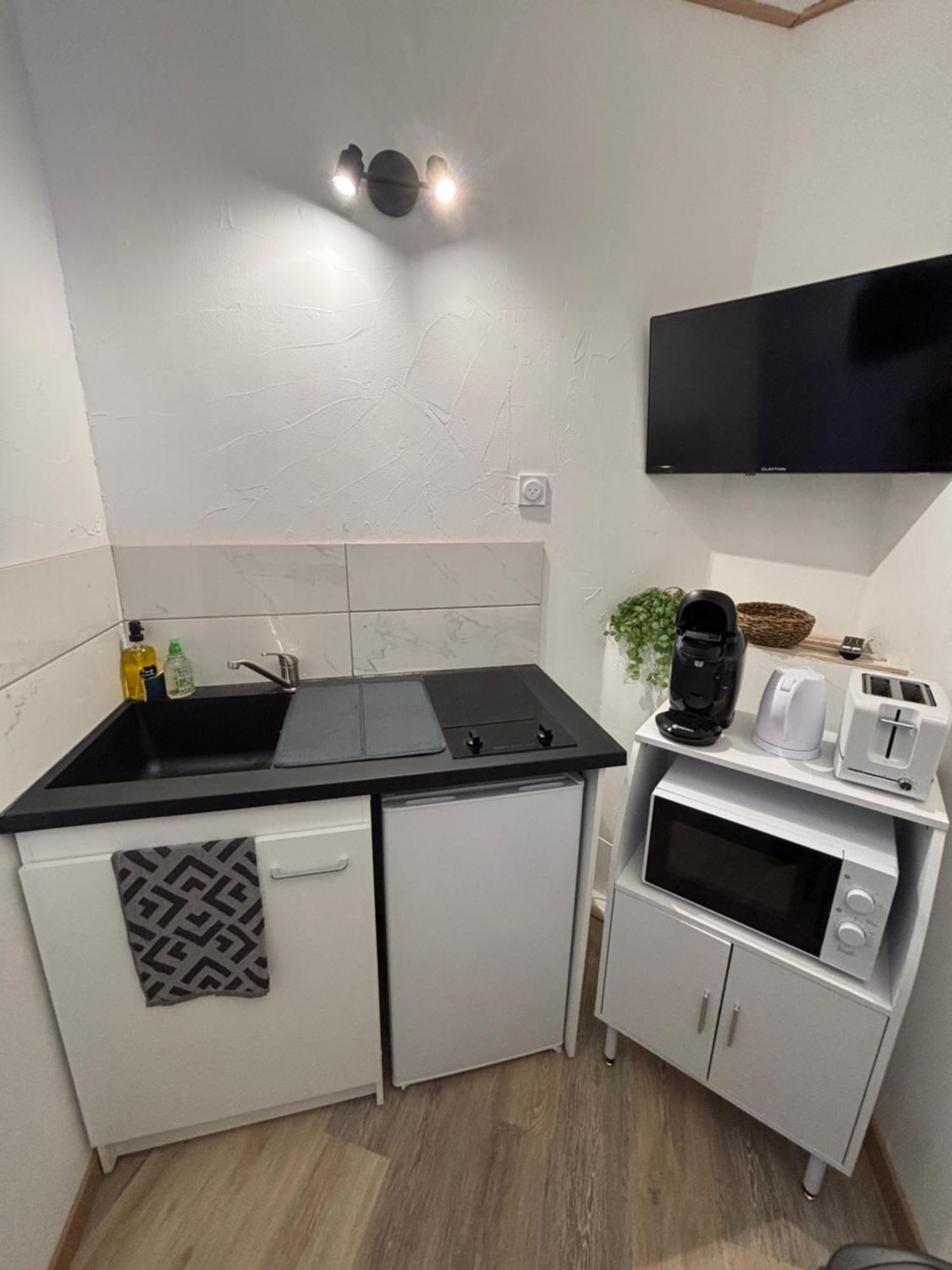 A Cote De La Gare Apartment *